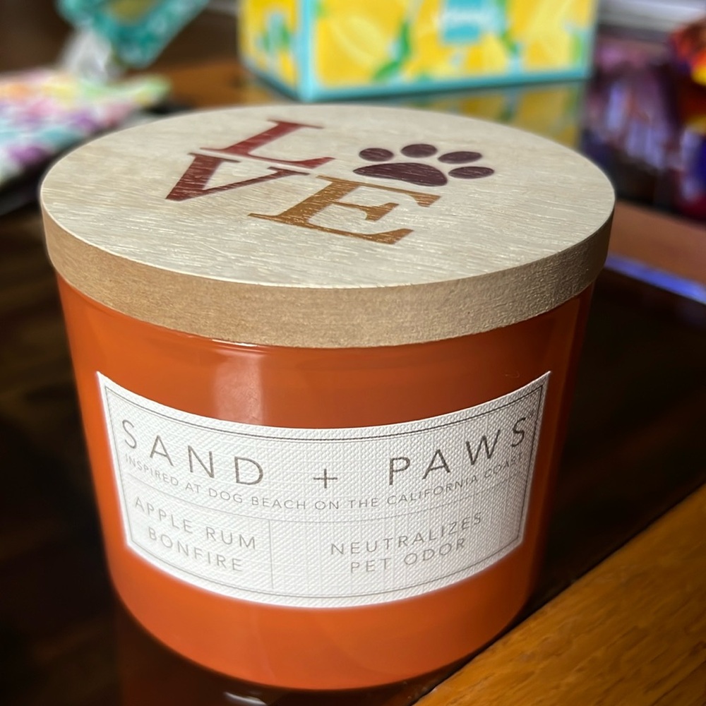 Sand and paws candle